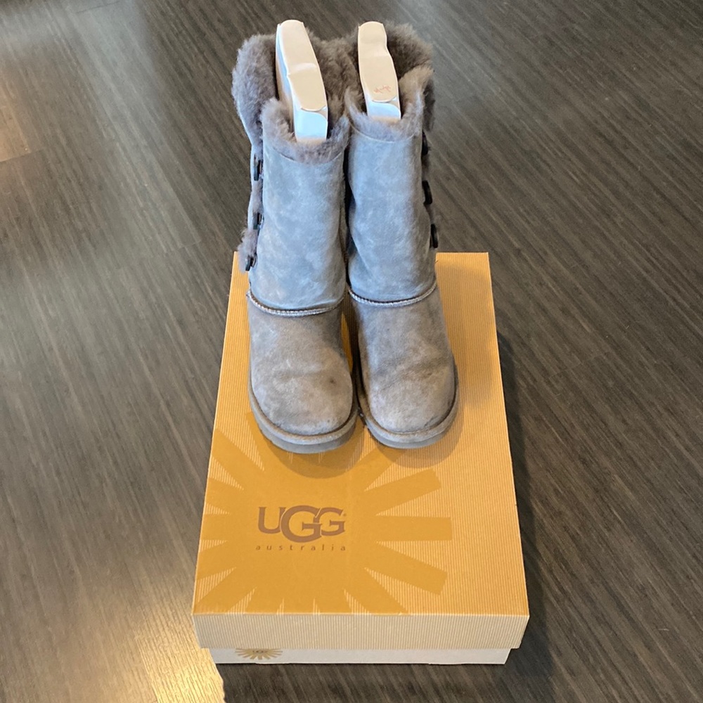 Child UGG Bailey Button Triplet Boot, Size 4 kids